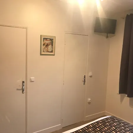 Les Iris 2* 雷安德利斯